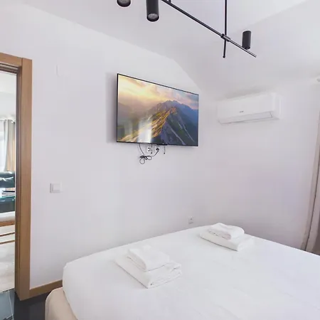 New 2br, 2 En-suites W/ A/c - Principe Real | By Airnest Апартаменты *